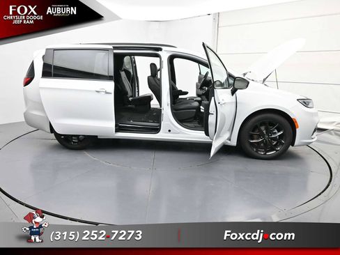 New 2026 Chrysler Pacifica Select image 38