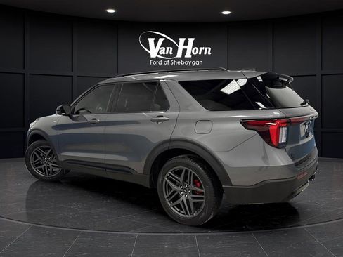 Used 2025 Ford Explorer ST-Line w/ Premium Package image 3