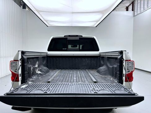 Used 2021 Nissan Titan SV w/ SV Convenience Package AWD/4WD image 21