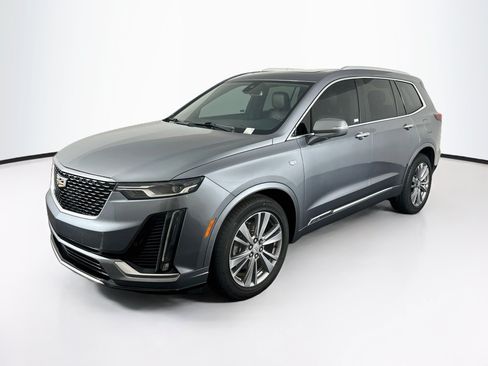 Used 2020 Cadillac XT6 Premium Luxury FWD image 3