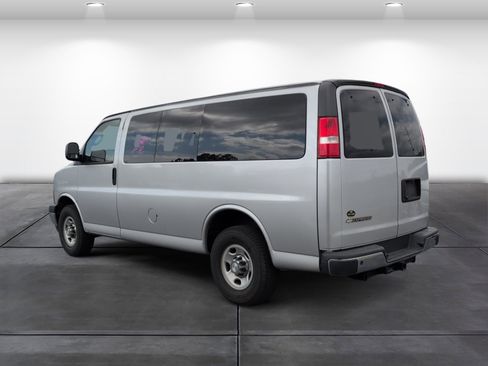 Used 2021 Chevrolet Express 3500 LT w/ LT Preferred Equipment Group image 3