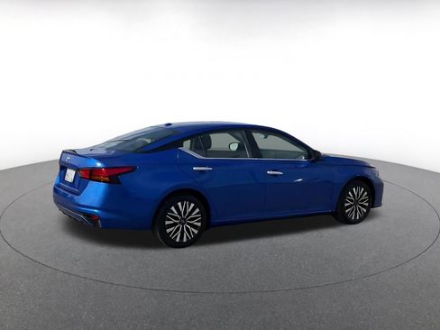 Used 2025 Nissan Altima 2.5 SV image 15