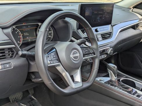 Used 2025 Nissan Altima 2.5 SR w/ SR Premium Package AWD/4WD image 14