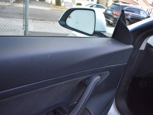 Used 2021 Tesla Model 3 Standard Range Plus image 12