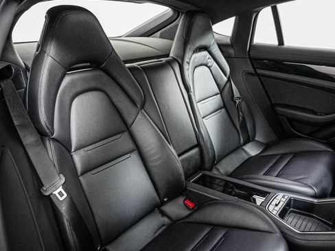 Certified 2018 Porsche Panamera RWD image 6