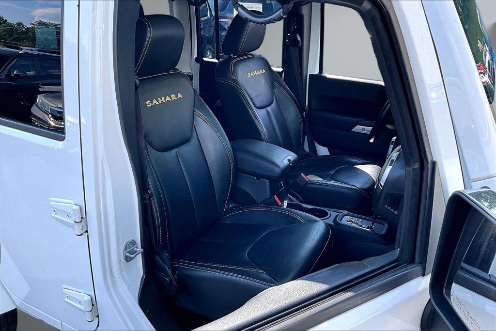 Used 2014 Jeep Wrangler Unlimited Sahara w/ Connectivity Group AWD/4WD image 27
