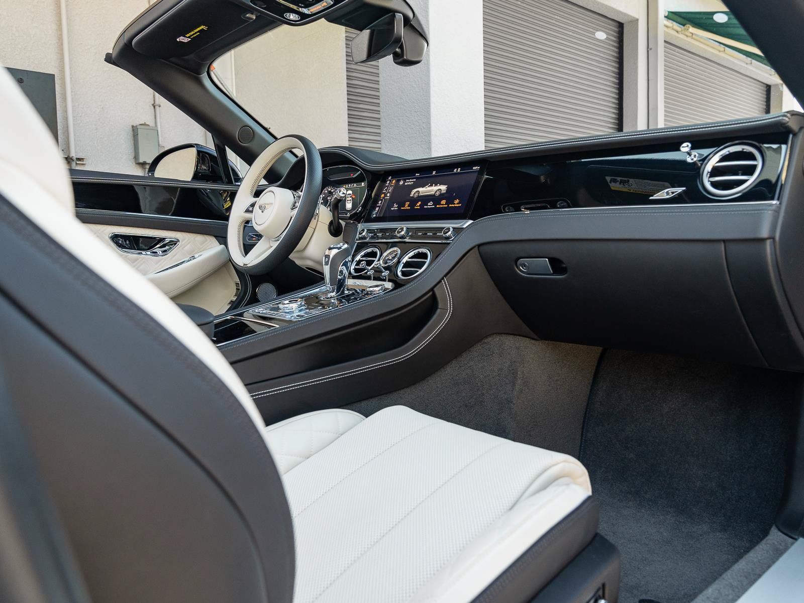 Used 2023 Bentley Continental GT Mulliner AWD/4WD image 2
