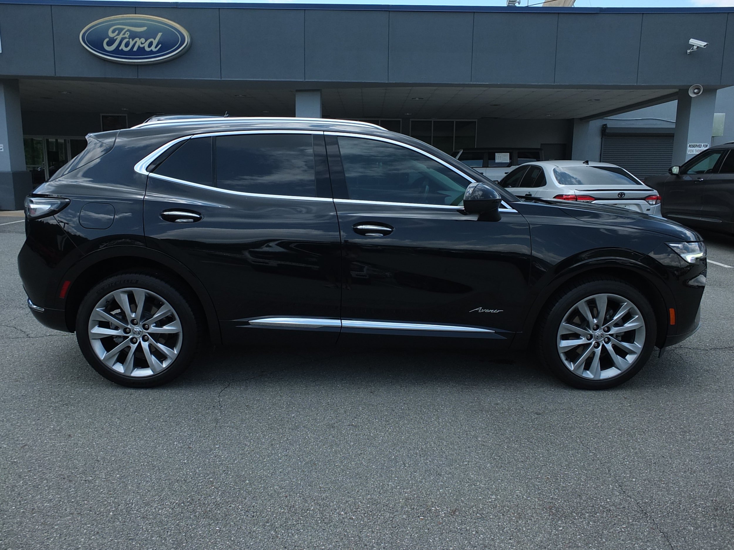 Used 2023 Buick Envision Avenir FWD image 2
