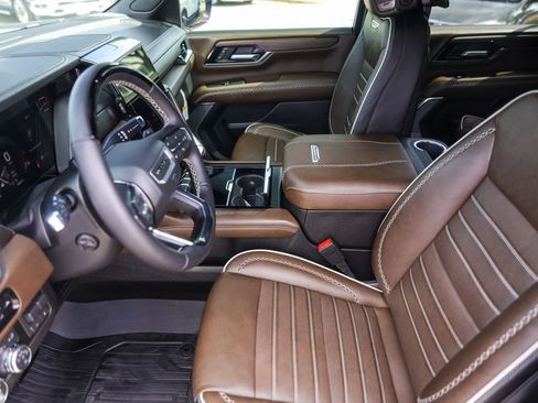 Used 2026 GMC Yukon Denali Ultimate AWD/4WD image 12