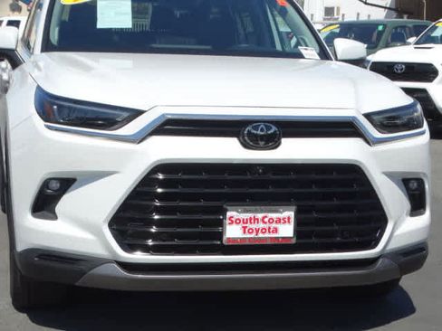 Used 2024 Toyota Grand Highlander AWD image 4