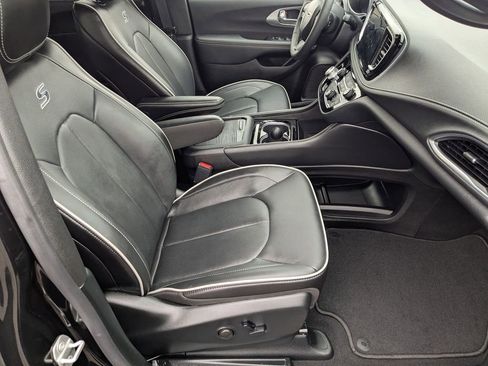 Used 2026 Chrysler Pacifica Limited w/ S Appearance Package image 22