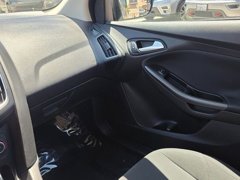 Used 2017 Ford Focus SEL FWD image 40