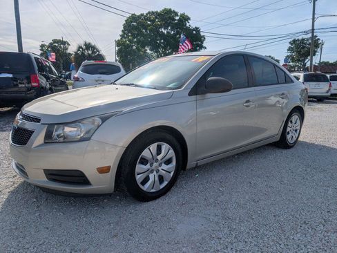 Used 2014 Chevrolet Cruze LS FWD image 3