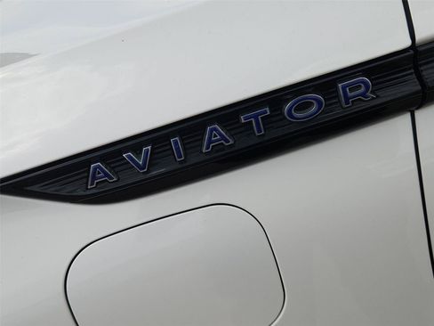 Used 2021 Lincoln Aviator Grand Touring w/ Equipment Group 301A AWD/4WD image 33