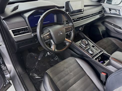 Used 2024 Mitsubishi Outlander SE Black Edition image 23