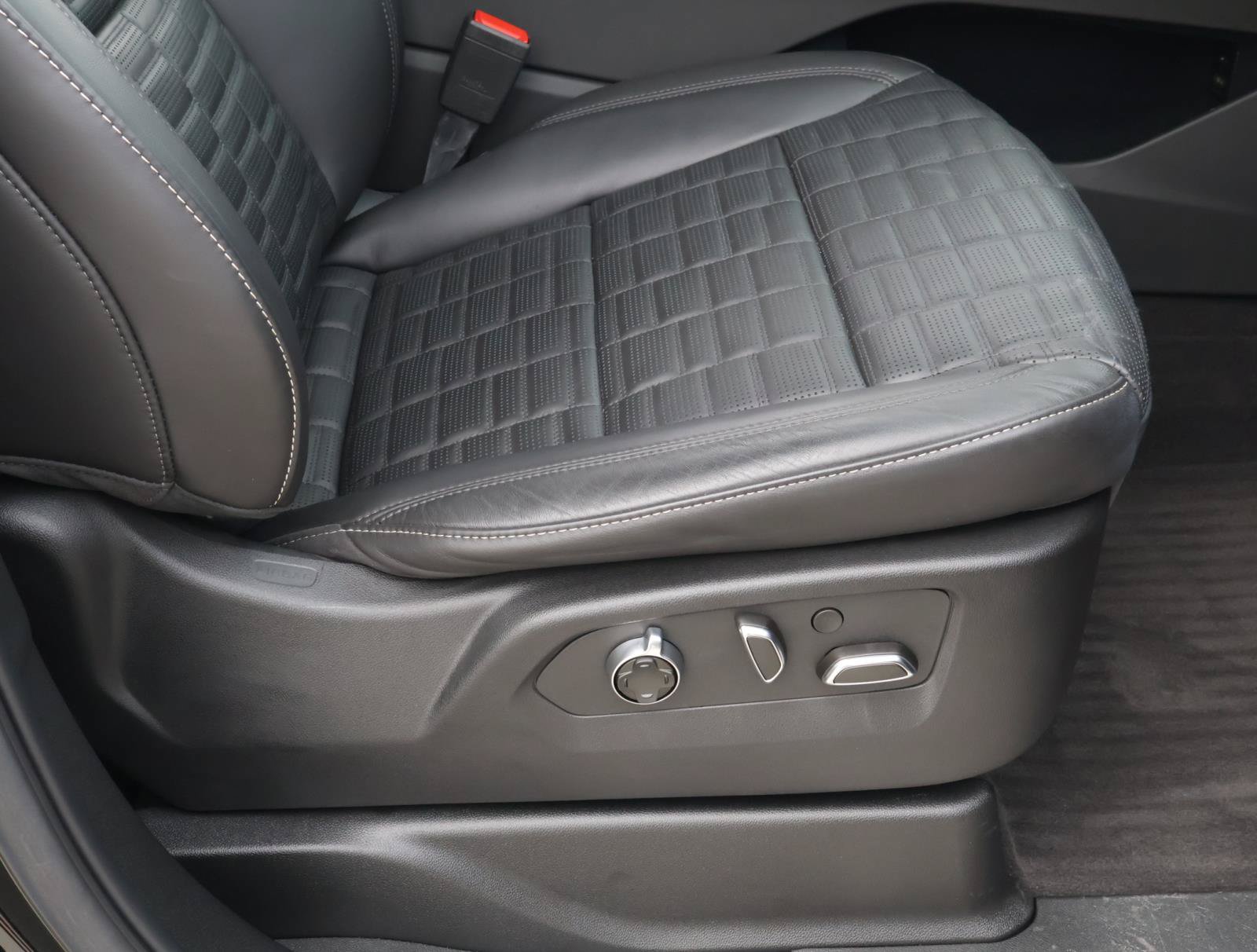 Certified 2026 Cadillac Escalade Platinum Sport w/ LPO, Floor Liner Package RWD image 26