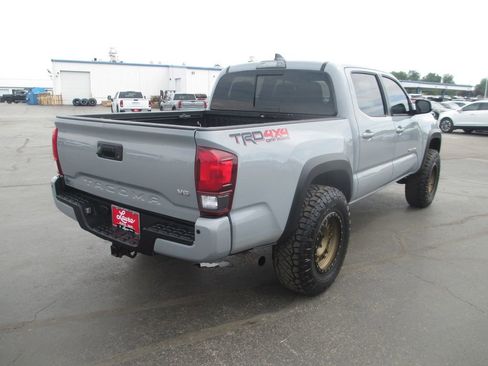 Used 2019 Toyota Tacoma TRD Off-Road AWD/4WD image 6