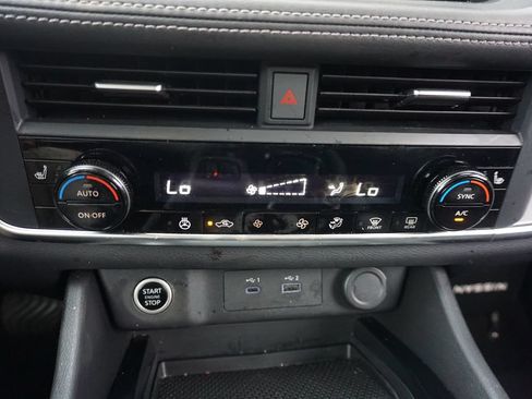 Used 2023 Nissan Rogue SV w/ SV Premium B Package FWD image 11
