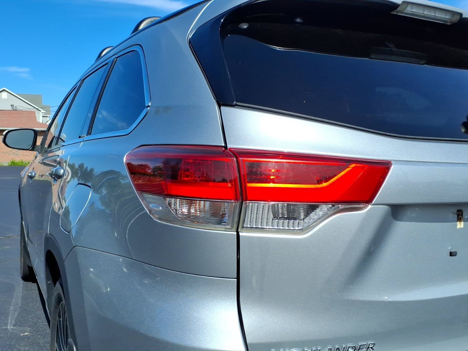 Used 2017 Toyota Highlander SE AWD/4WD image 13
