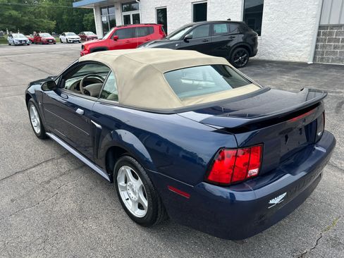 Used 2003 Ford Mustang Convertible RWD image 10