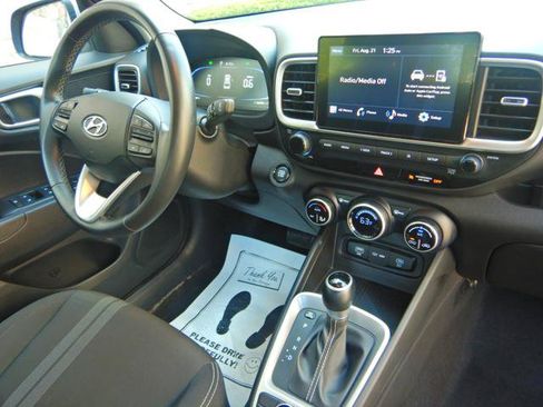 Used 2025 Hyundai Venue SEL FWD image 2