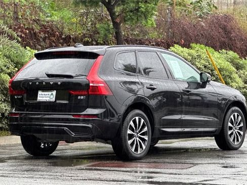 Used 2025 Volvo XC60 B5 Plus image 4