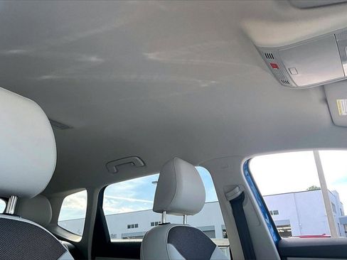 Certified 2025 Volkswagen Taos SE image 22