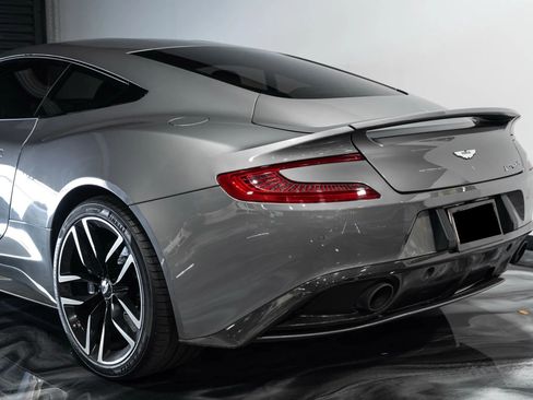 Used 2017 Aston Martin Vanquish Coupe image 12