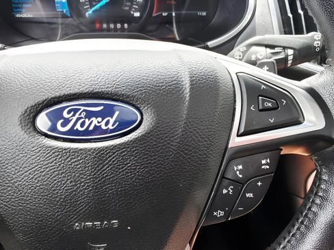 Used 2018 Ford Edge Titanium w/ Equipment Group 301A AWD/4WD image 32