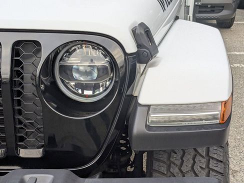 Used 2022 Jeep Gladiator Willys image 10