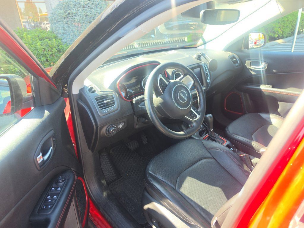 Used 2020 Jeep Compass Trailhawk w/ Leather Interior Group AWD/4WD image 8