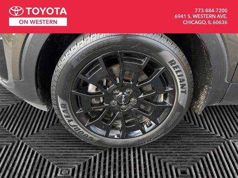 Used 2022 Kia Telluride EX w/ EX Premium Package image 17