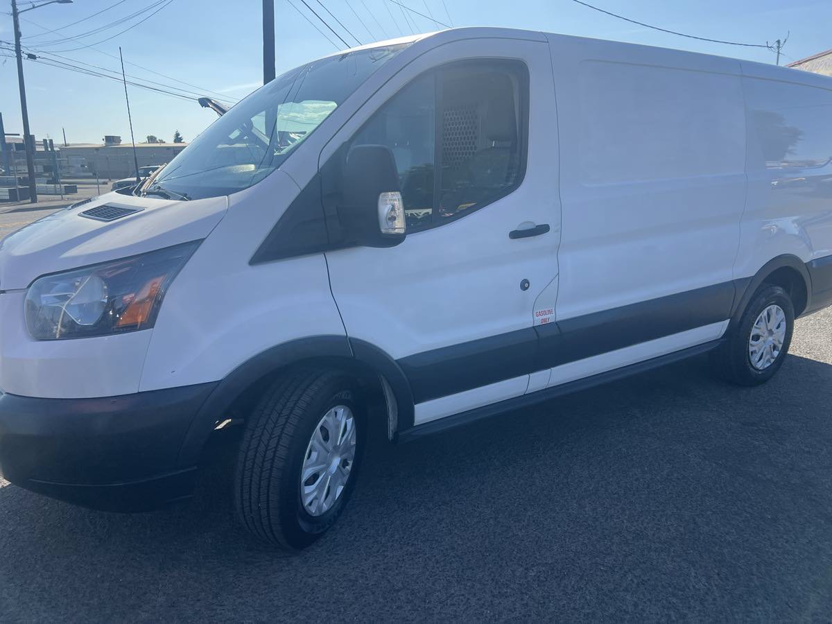 Used 2017 Ford Transit 150 130 Low Roof RWD image 3