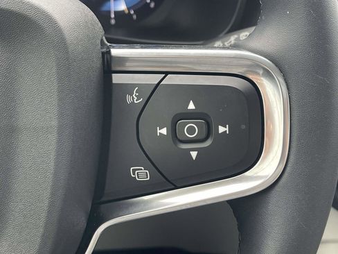 Certified 2023 Volvo XC40 B5 Ultimate w/ Climate Package image 22