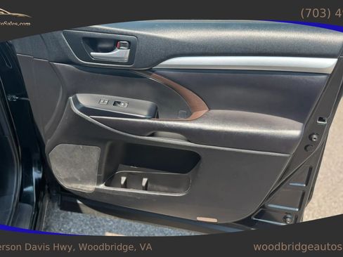Used 2017 Toyota Highlander XLE AWD/4WD image 18