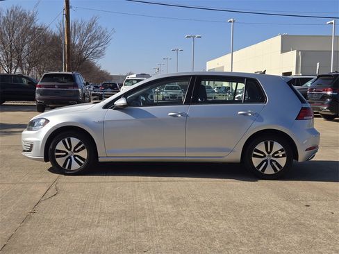 Used 2019 Volkswagen e-Golf SE w/ Driver Assistance Package image 4