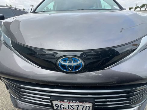 Used 2023 Toyota Sienna Limited AWD/4WD image 12