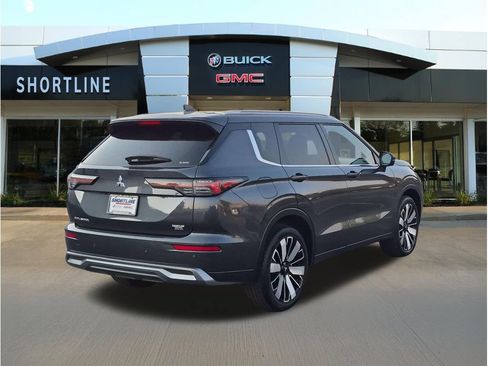 Used 2025 Mitsubishi Outlander SEL AWD/4WD image 3