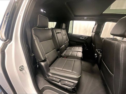 Used 2023 GMC Yukon XL SLT AWD/4WD image 16