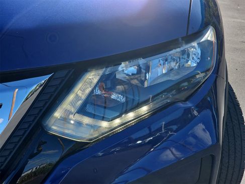 Used 2020 Nissan Rogue S image 32