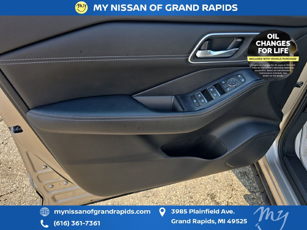 Used 2024 Nissan Rogue Platinum w/ Platinum Premium Package AWD/4WD image 11