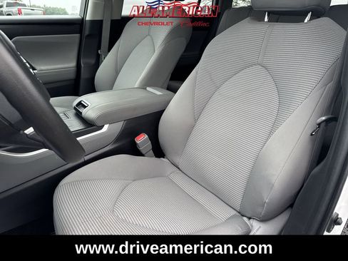 Used 2023 Toyota Highlander L image 18