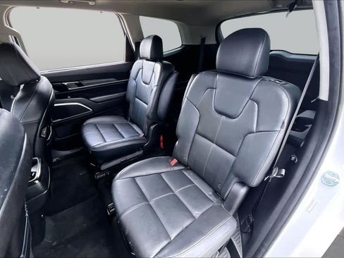 Used 2024 Kia Telluride EX w/ EX Captain's Chair Package FWD image 18