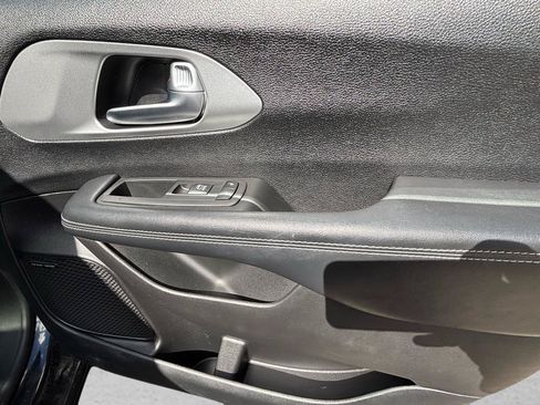 Used 2019 Chrysler Pacifica Limited w/ Advanced Safetytec Group FWD image 17