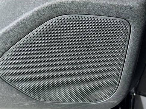 Used 2023 Nissan Rogue S image 18