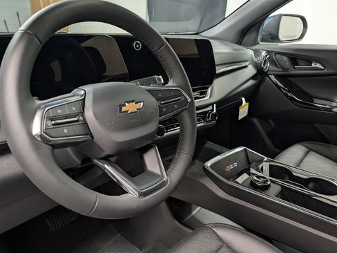 New 2027 Chevrolet Equinox LT w/ Convenience Package II FWD image 16