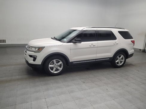 Used 2018 Ford Explorer XLT w/ Equipment Group 202A image 2