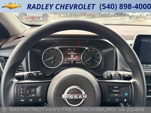 Used 2023 Nissan Rogue SV image 6