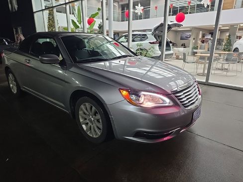Used 2013 Chrysler 200 Touring image 2