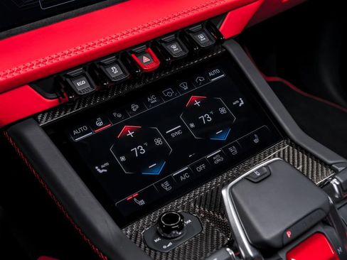 Used 2025 Lamborghini Urus SE image 28